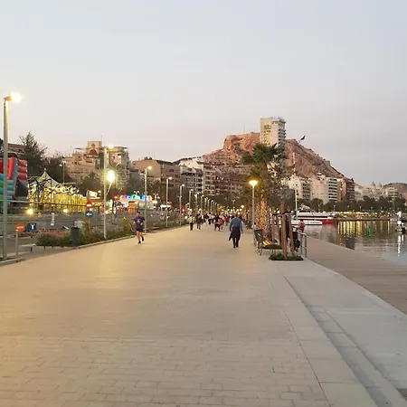 Guesthouse Central 招待所 阿利坎特