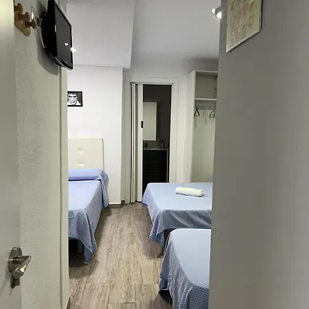 Guesthouse Central 招待所 3*